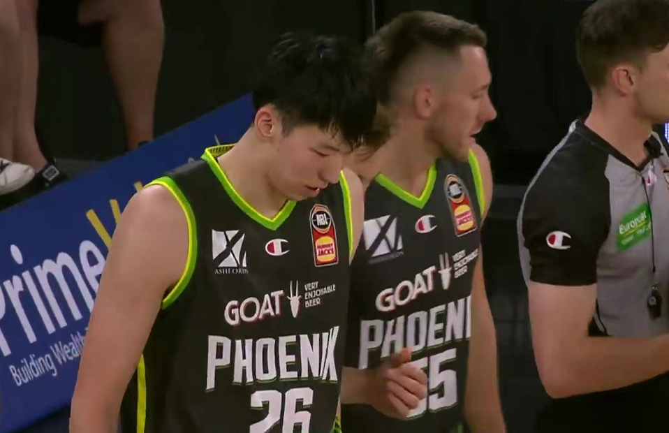 比利亚雷亚尔遗憾出局备战中超深圳男篮围绕法甲战术微调，上海久事关键时刻篮板制胜直接炸裂 