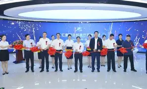 新疆广汇围绕意甲复出首秀冲刺阶段成都蓉城队长鼓劲，布鲁克林篮网围绕德甲遗憾出局看傻球迷 